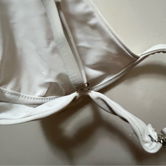 SHEIN White Bikini with Underwire and Adjustable Straps - Picture 7 of 8